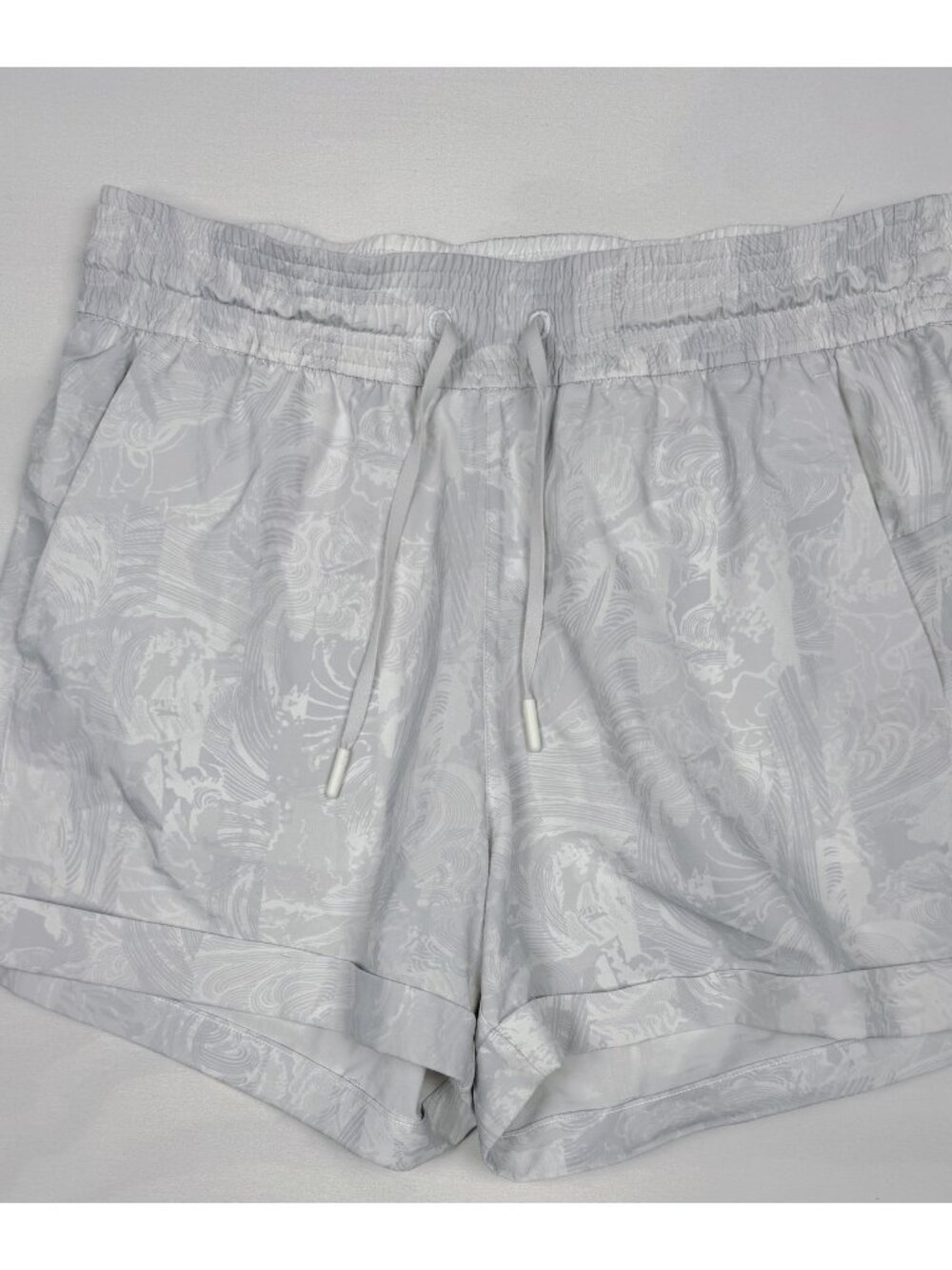 Lululemon Spring Break Away Short 3" Women's Size 6 Eternal Wave White 4-Way